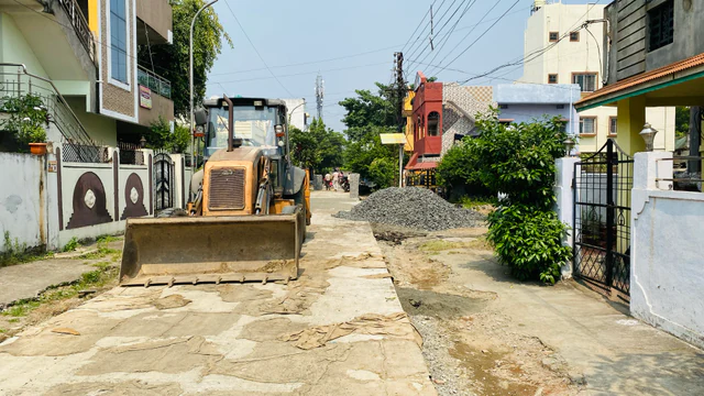 A cement road under construction in Nagpur, India.